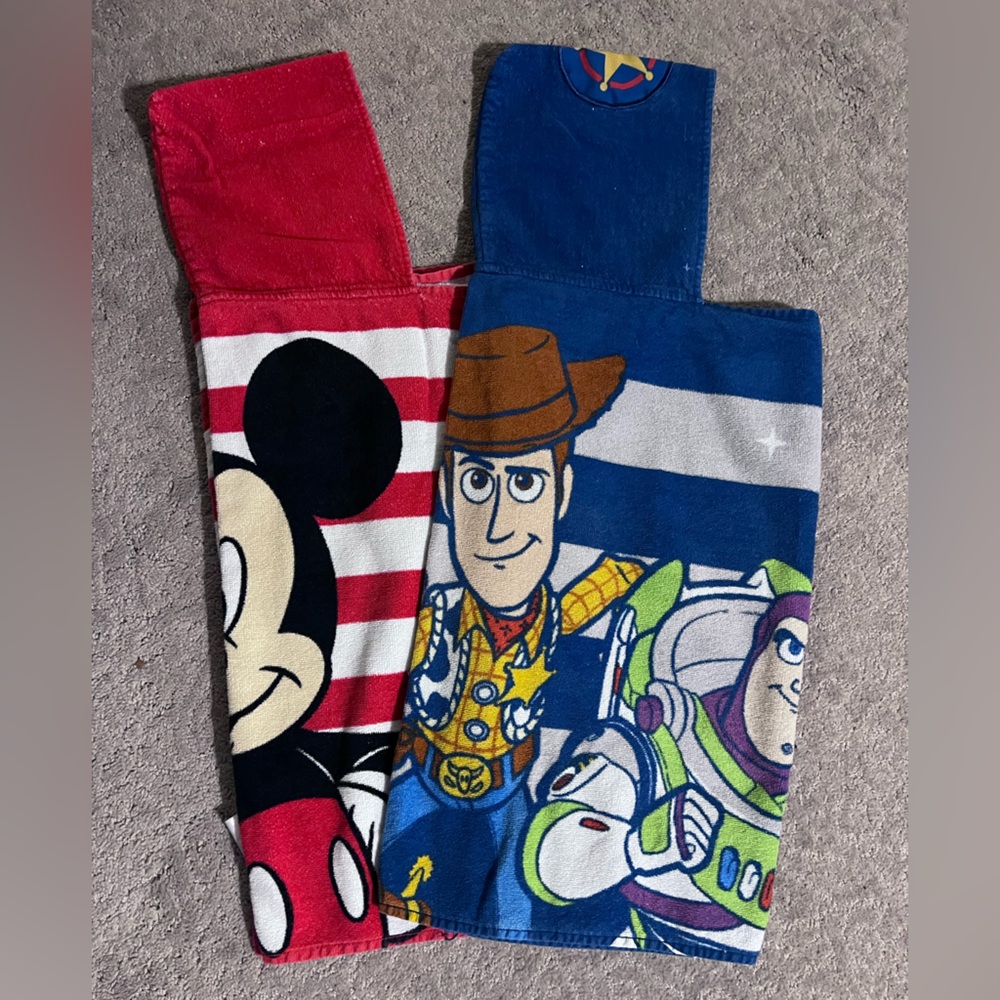 EUC!!! Lot of 2 Disney Brand Kid’s Hooded Beach-Bath-Pool Towel Wraps